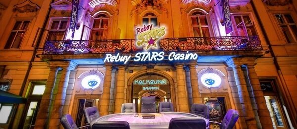 Pohled na prostředí Rebuy Stars Casino Savarin